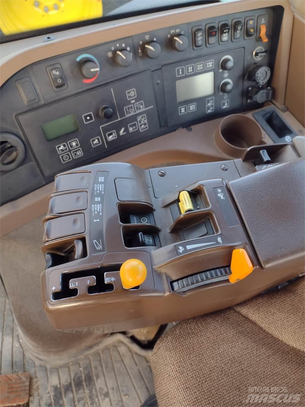 John Deere 8230 Трактори