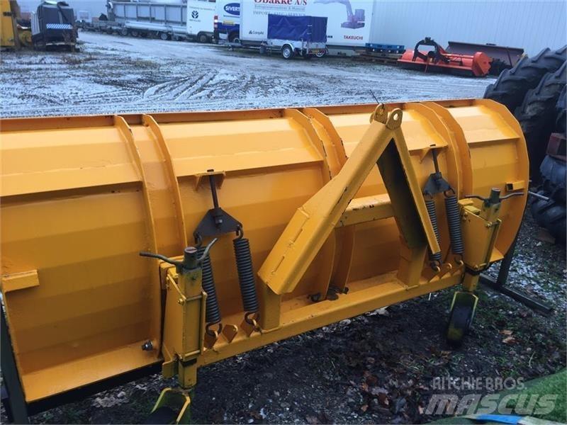 FM 2,5M Снегочистачки