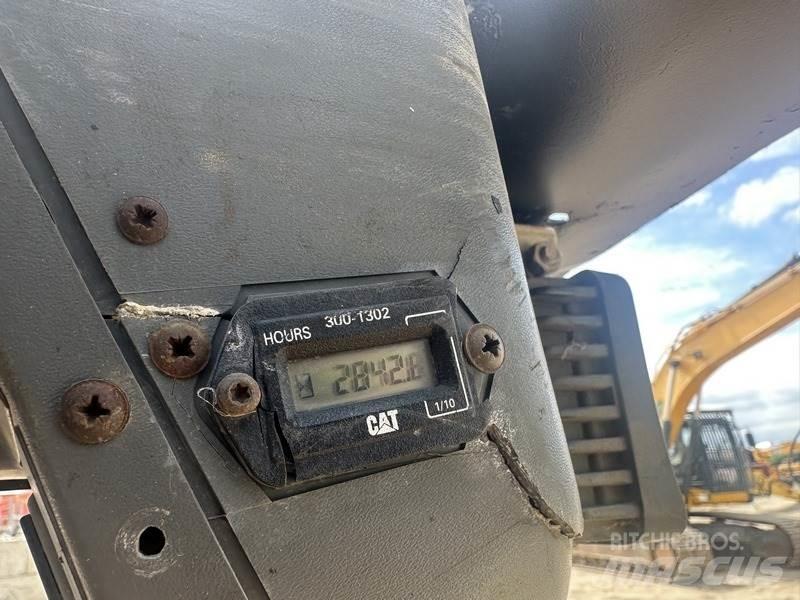 CAT 236B Строителство - Други