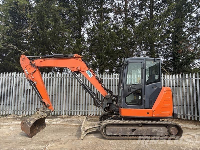 Hitachi ZX65 Средни екскаватори 7т - 12т