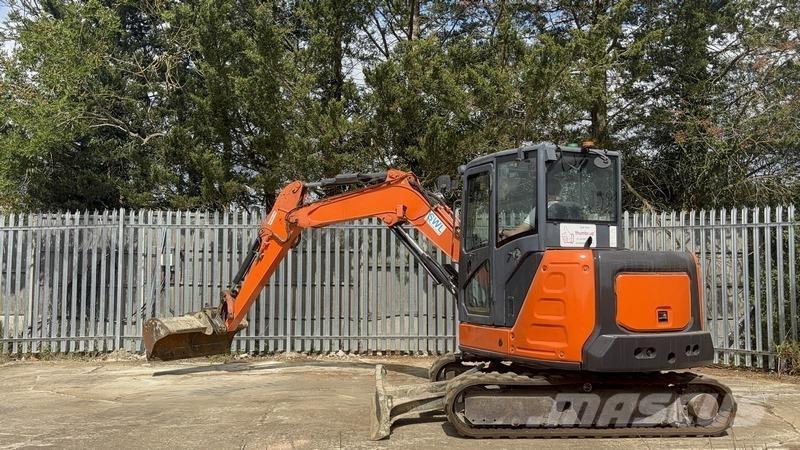Hitachi ZX65 Средни екскаватори 7т - 12т