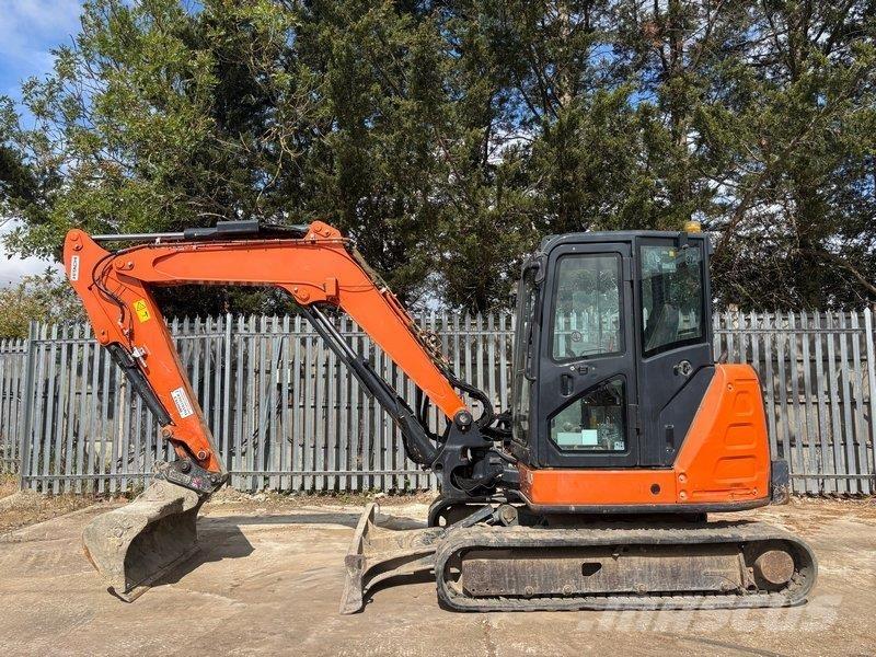 Hitachi ZX65 Средни екскаватори 7т - 12т