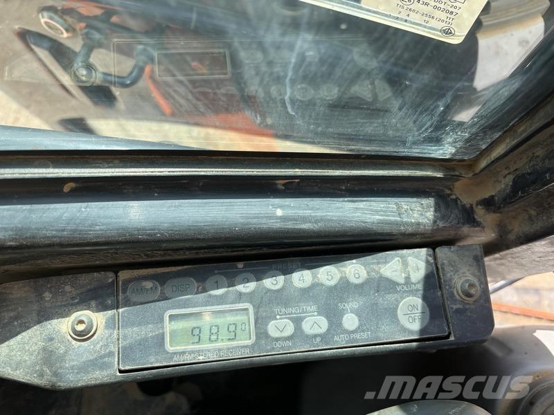 Hitachi ZX65 Средни екскаватори 7т - 12т