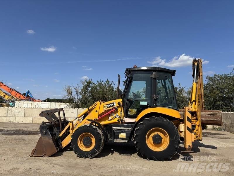 JCB 3cx Contractor Товарач със заден ексватор