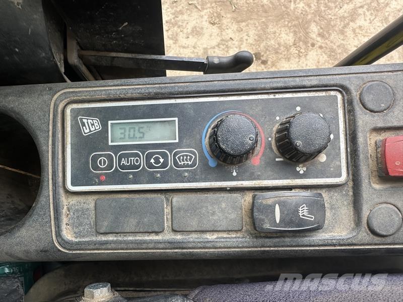 JCB JS130 Верижен екскаватор