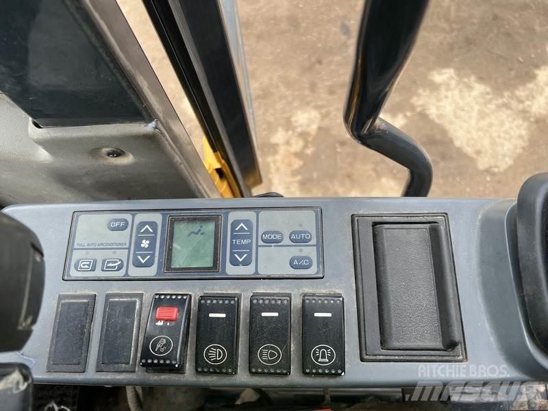 LiuGong CLG933 Верижен екскаватор