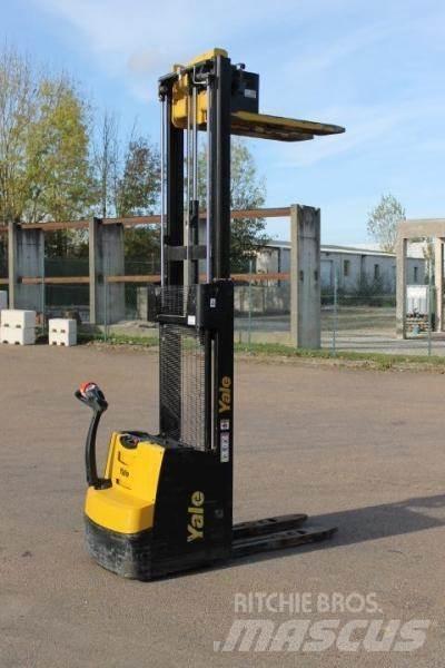 Yale MS12AC Колички високоповдигачи с теглич