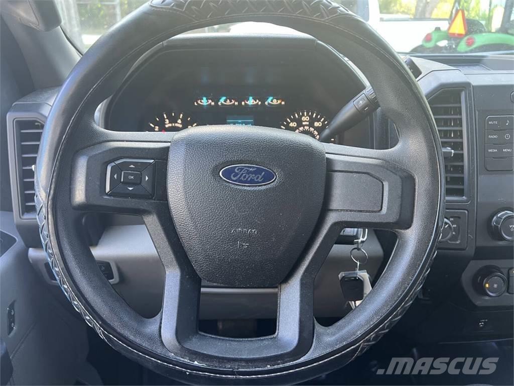 Ford F-150 Пикапи