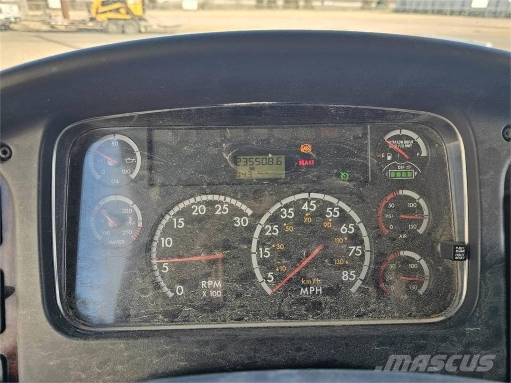 Freightliner M2 106 Влекачи