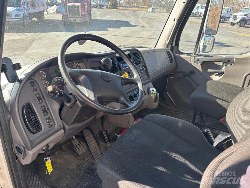 Freightliner M2 106 Каросерии