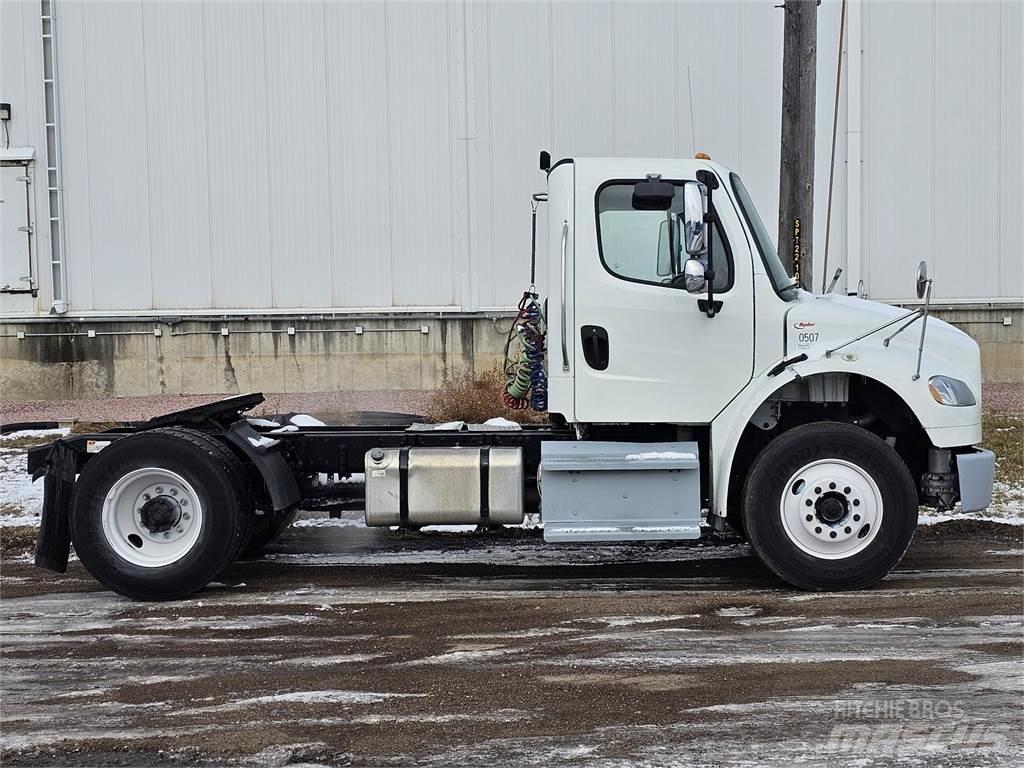 Freightliner M2 106 Влекачи