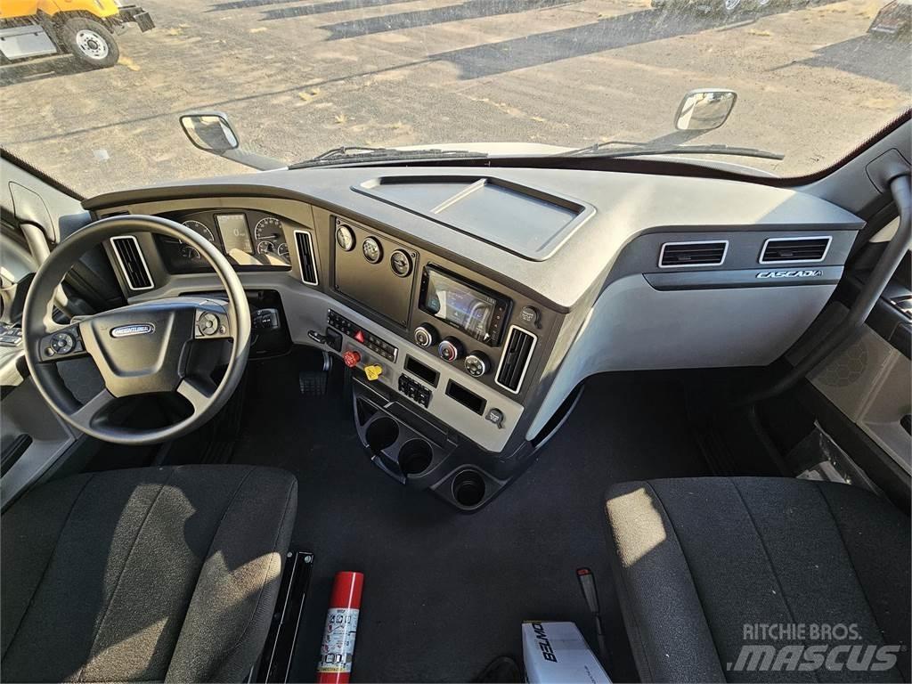 Freightliner PE116DC Влекачи