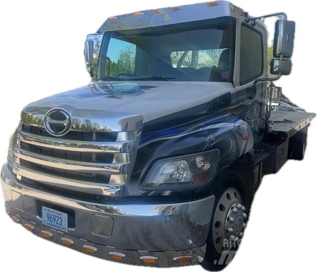 Hino 258ALP Камиони с кран с кука