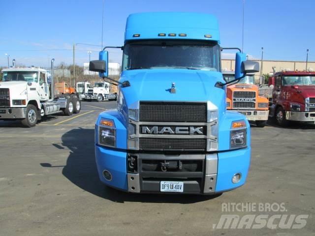 Mack AN64T Влекачи