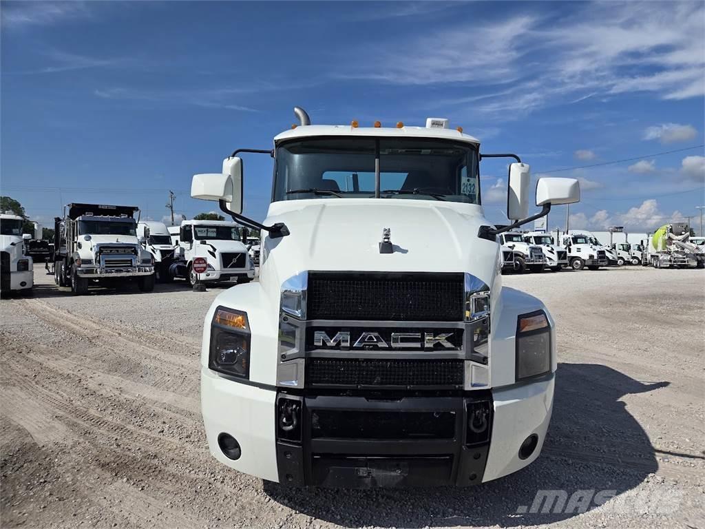 Mack AN64T Влекачи