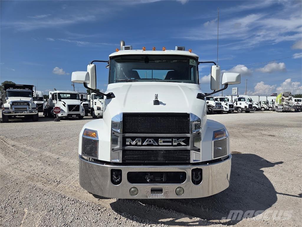 Mack AN64T Влекачи
