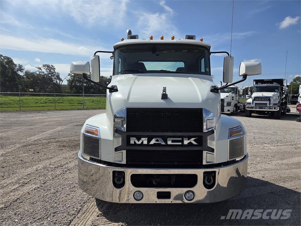 Mack AN64T Влекачи