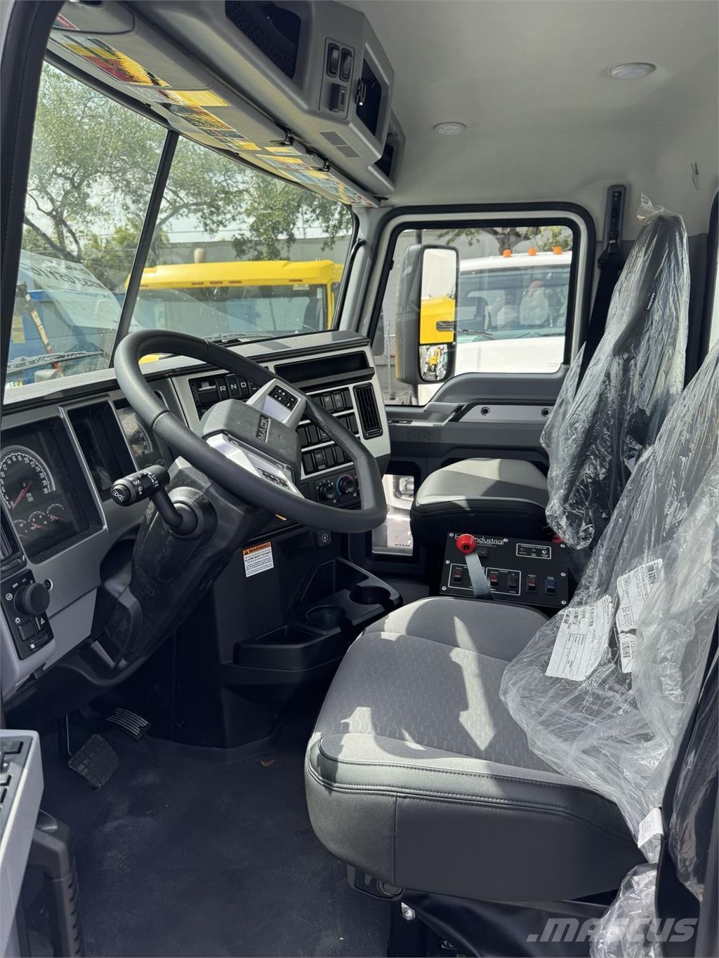 Mack GR64B Автобетоновози
