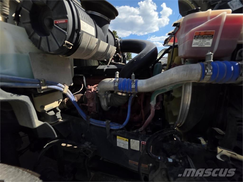 Mack GR64B Самосвал