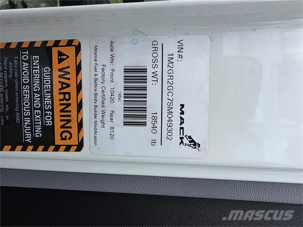 Mack GR64BR Самосвал