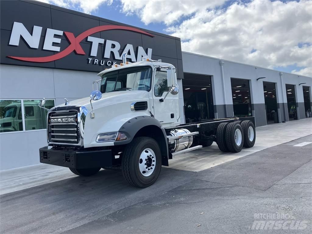 Mack GR64BRX Шаси кабини