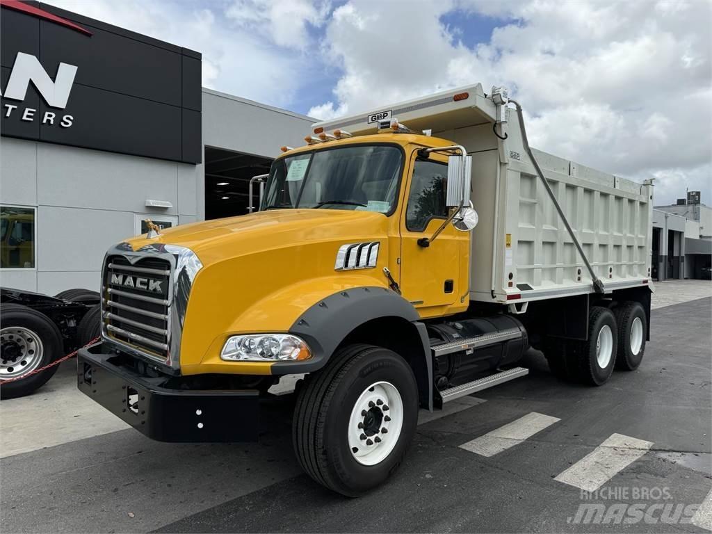 Mack GR64BRX Самосвал