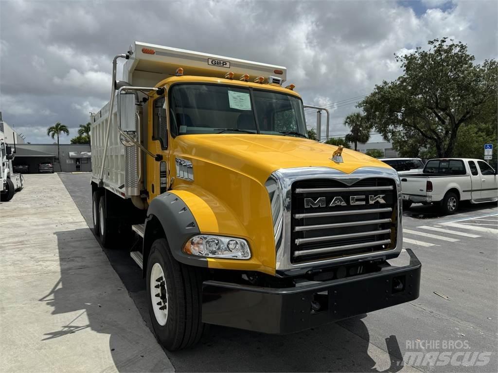 Mack GR64BRX Самосвал