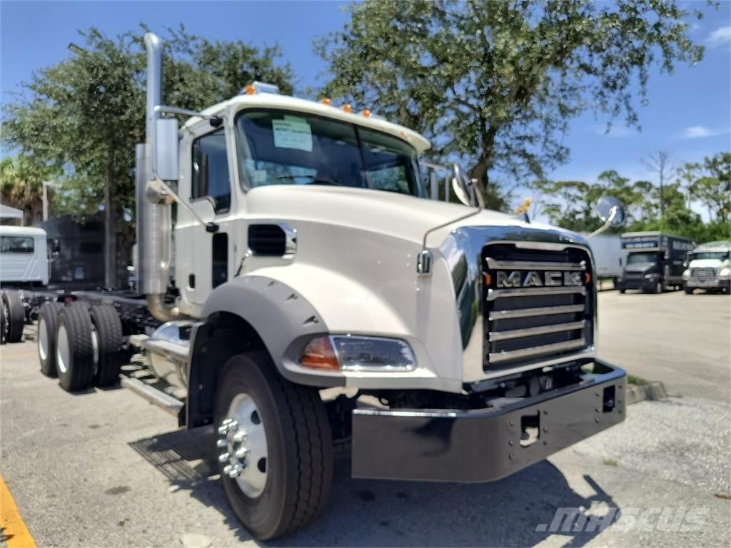 Mack GR64BX Автобетоновози
