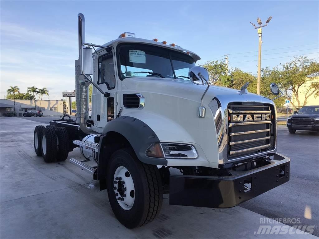 Mack GR64BX Самосвал