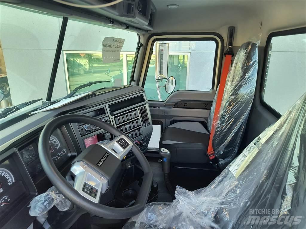 Mack GR64BX Самосвал