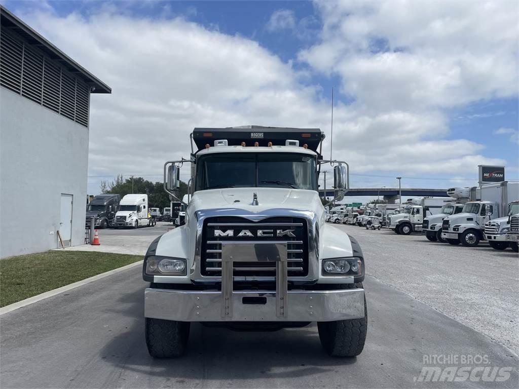 Mack GR64F Самосвал