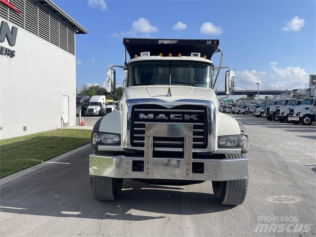 Mack GR64F Самосвал
