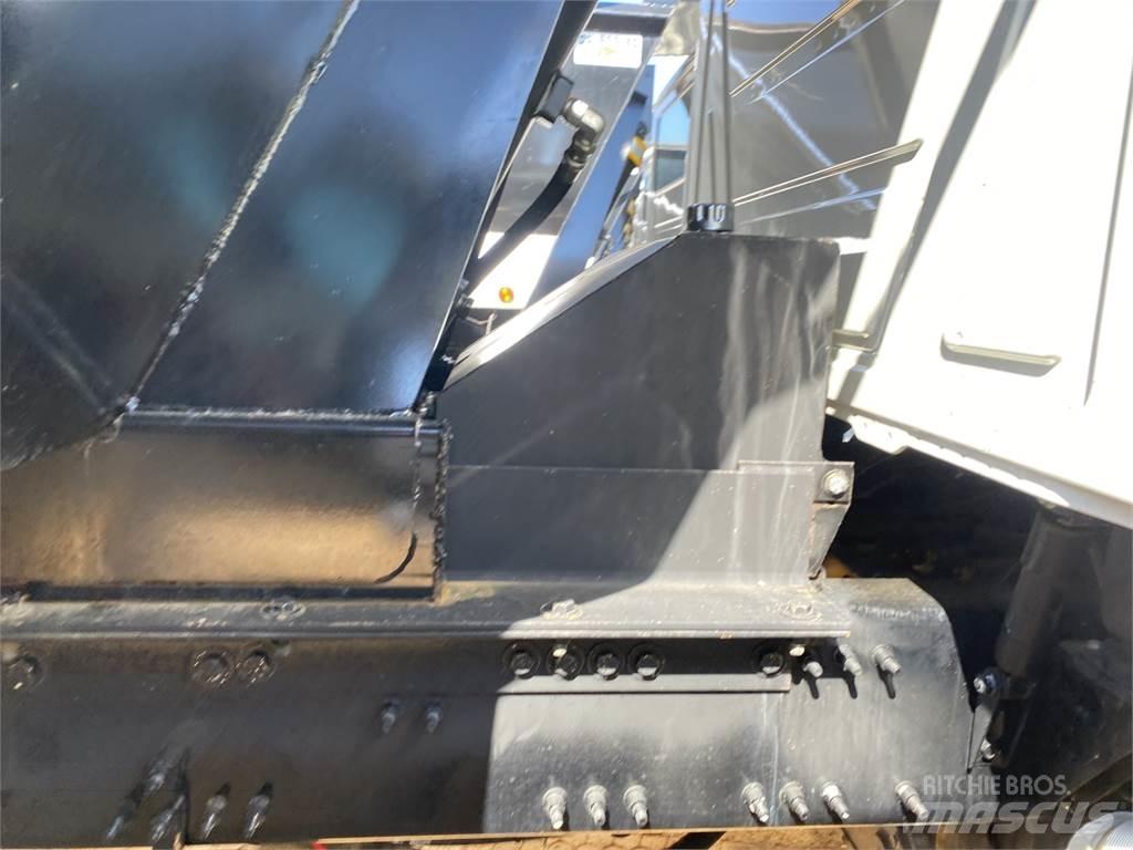 Mack GR64F Самосвал