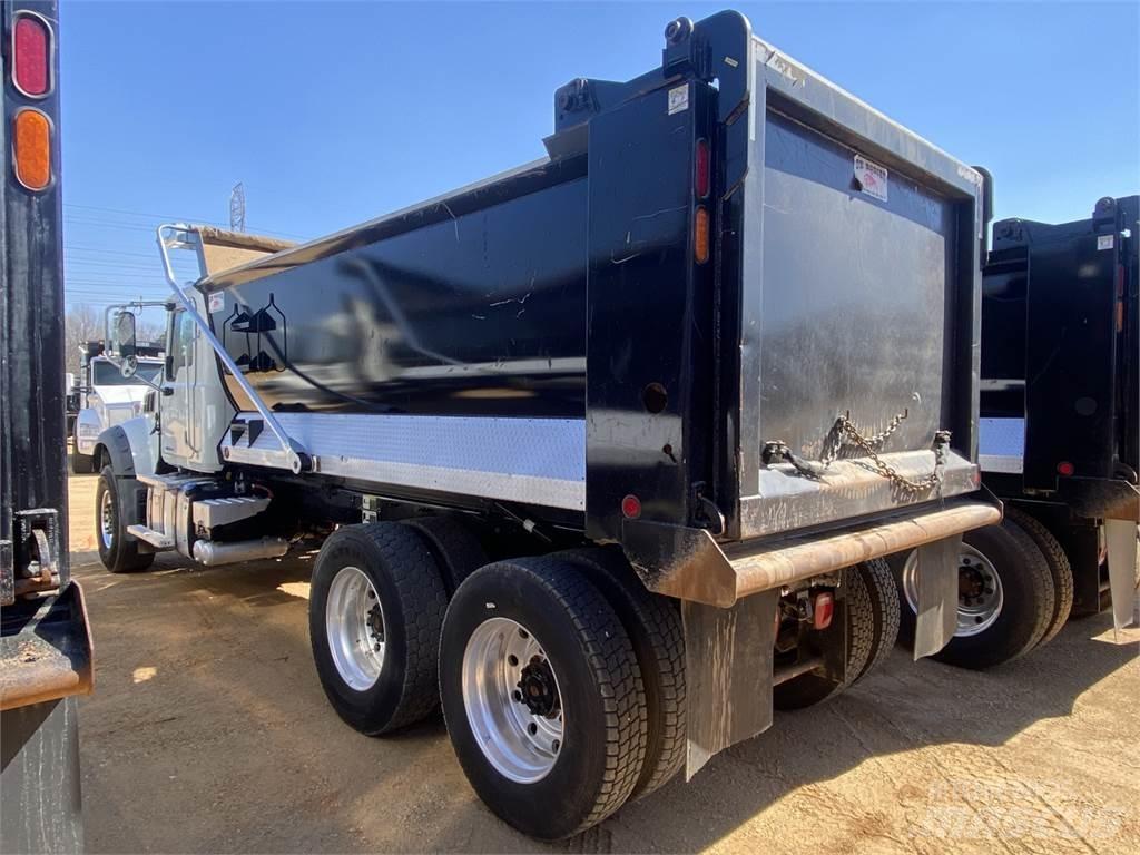 Mack GR64F Самосвал