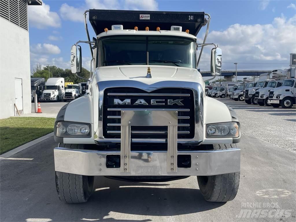 Mack GR64F Самосвал