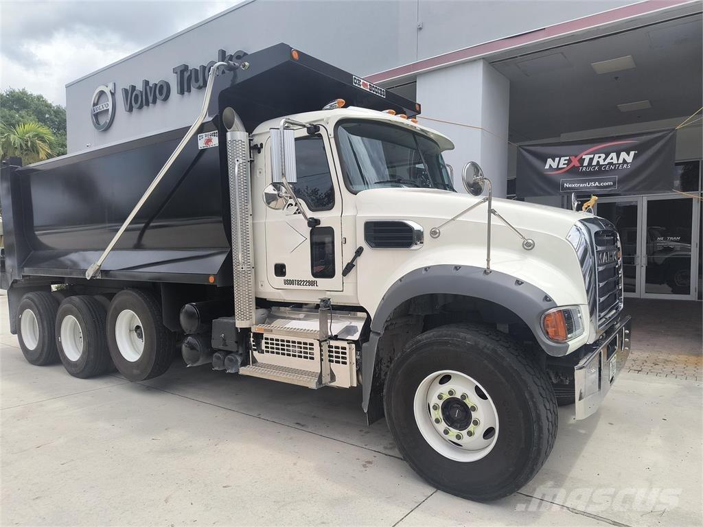 Mack GR64FR Самосвал