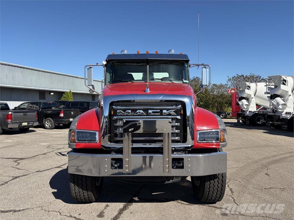 Mack GR64FR Автобетоновози
