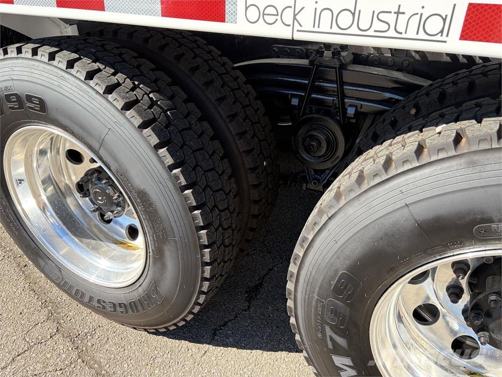 Mack GR64FR Автобетоновози
