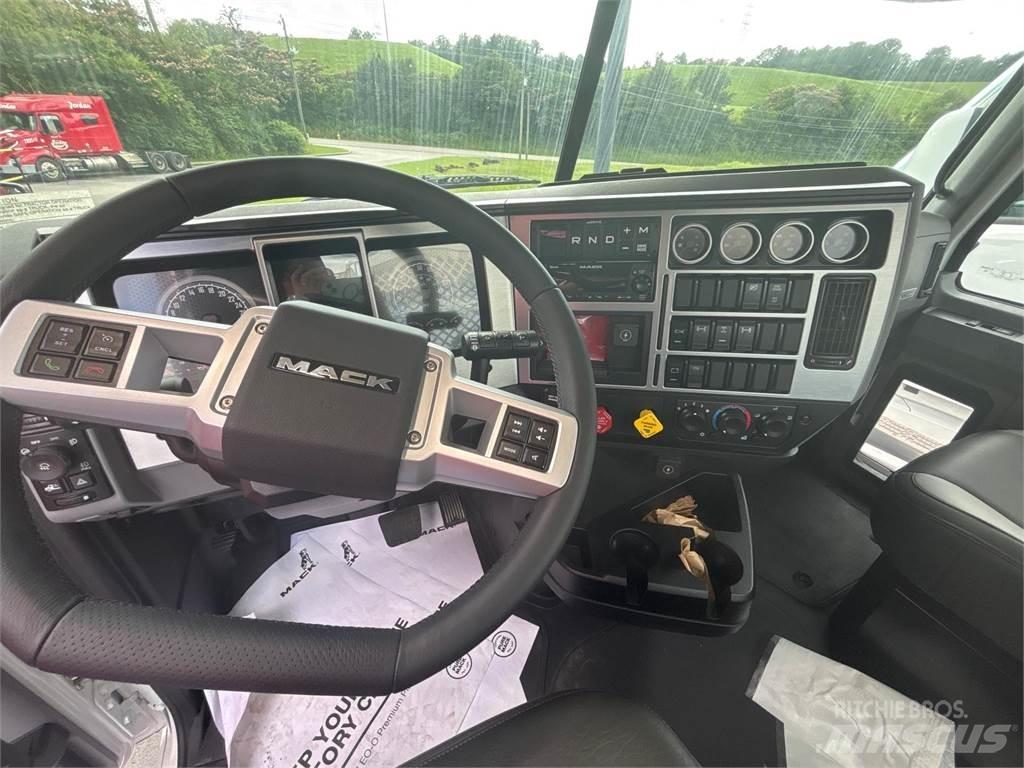 Mack GR64FT Влекачи