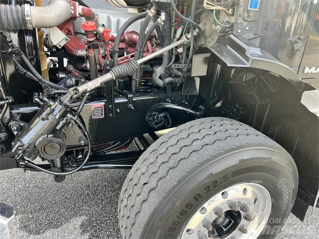 Mack GU813 Други