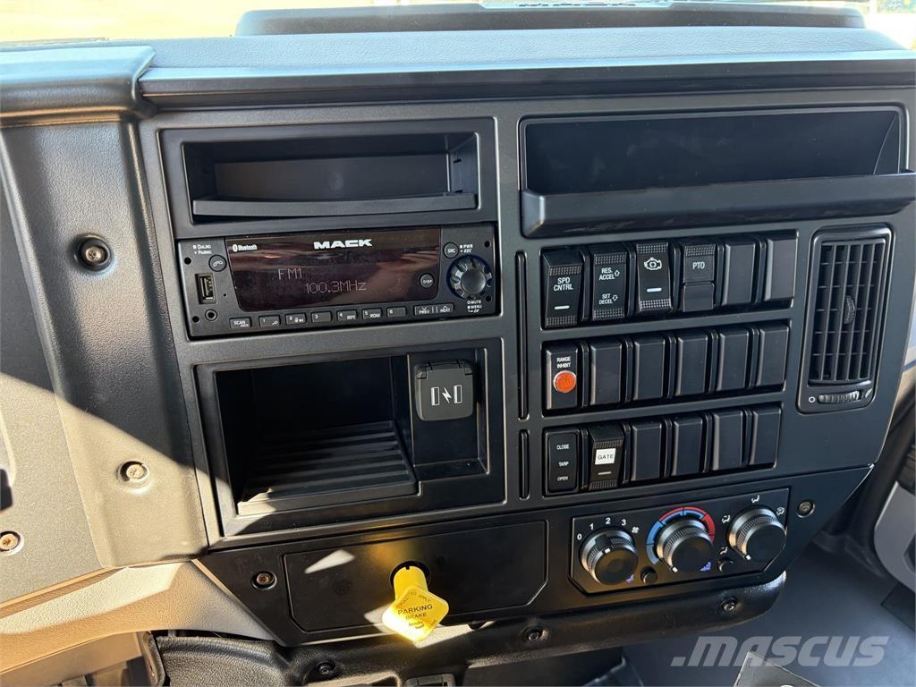 Mack MD6 42R Самосвал