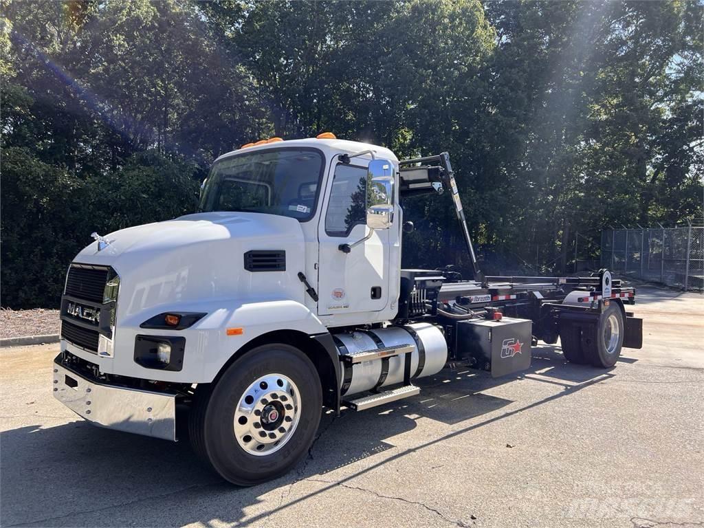 Mack MD7 42R Шаси кабини