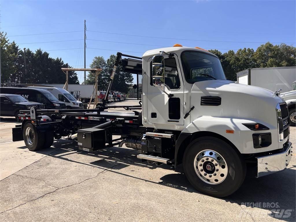 Mack MD7 42R Шаси кабини