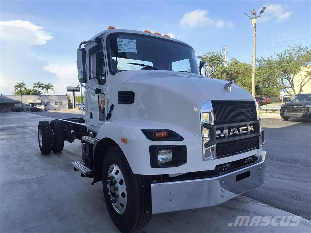 Mack MD7 42R Шаси кабини