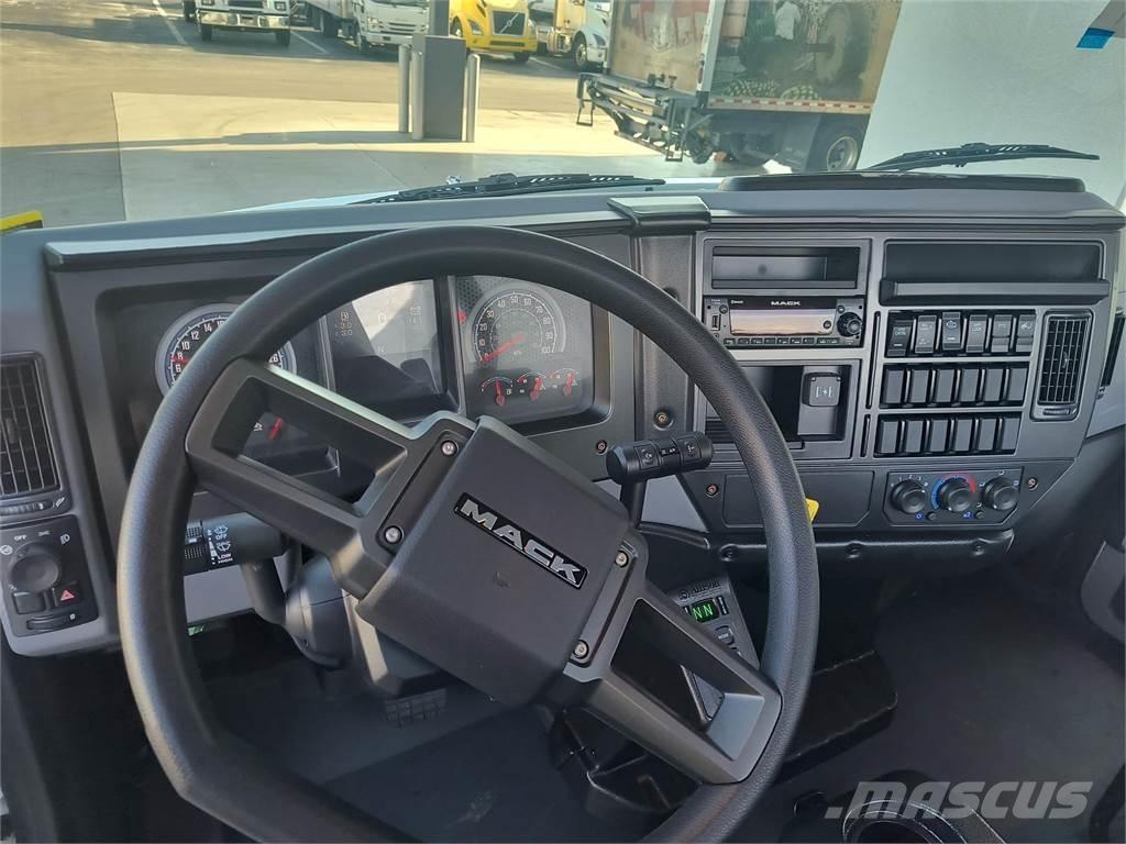 Mack MD7 42R Шаси кабини