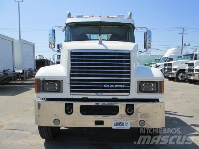 Mack PI64T Влекачи