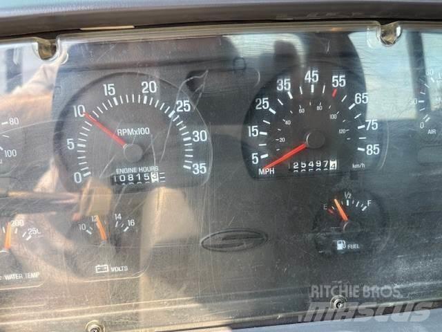 Sterling TRUCK LT9522 Влекачи