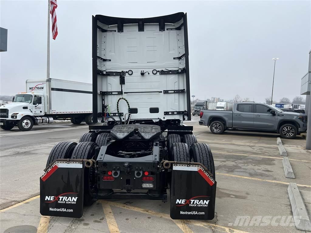 Volvo NEW VNL860 Влекачи