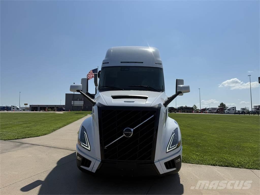 Volvo NEW VNL860 Влекачи