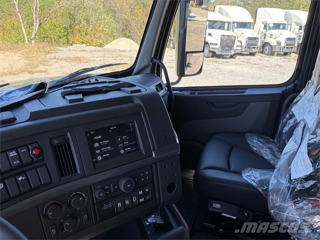 Volvo VAH64600 Камиони с кран с кука